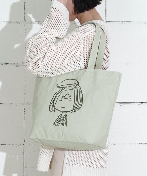 Vintage PEANUTS（ビンテージピーナッツ）の「"09"≪Vintage PEANUTS≫1ポケット ナイロン フェイス 刺繍 トートバッグ（トートバッグ・レディース・ダークグレー/イエロー/セージグリーン/アイボリー/ブラック/サックスブルー/ライトピンク・ONE SIZE）」の15枚目の写真