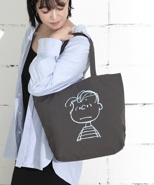 Vintage PEANUTS（ビンテージピーナッツ）の「"09"≪Vintage PEANUTS≫1ポケット ナイロン フェイス 刺繍 トートバッグ（トートバッグ・レディース・ダークグレー/イエロー/セージグリーン/アイボリー/ブラック/サックスブルー/ライトピンク・ONE SIZE）」の13枚目の写真