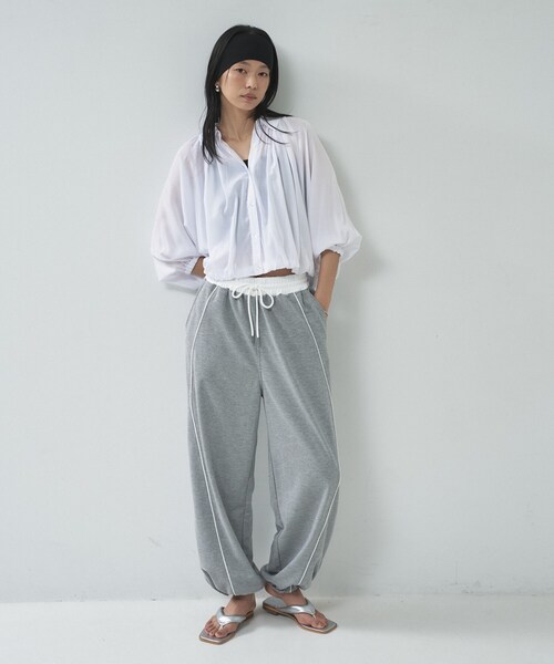 GALLEST（ギャレスト）の「【一部店舗限定】パイピング裏毛ワイドパンツ（その他パンツ・レディース・ブラック系4/グレー系4・38）」の5枚目の写真