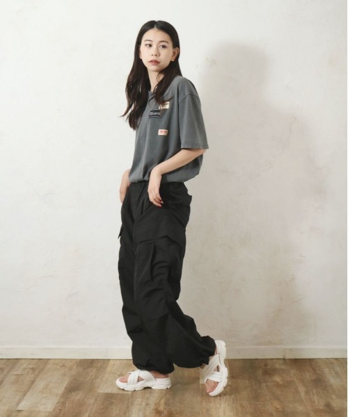 and it_（アンドイット）の「サッと履けるクロスサンダル（サンダル・レディース・ブラック/グレー/ホワイト・MEDIUM/LARGE）」の4枚目の写真