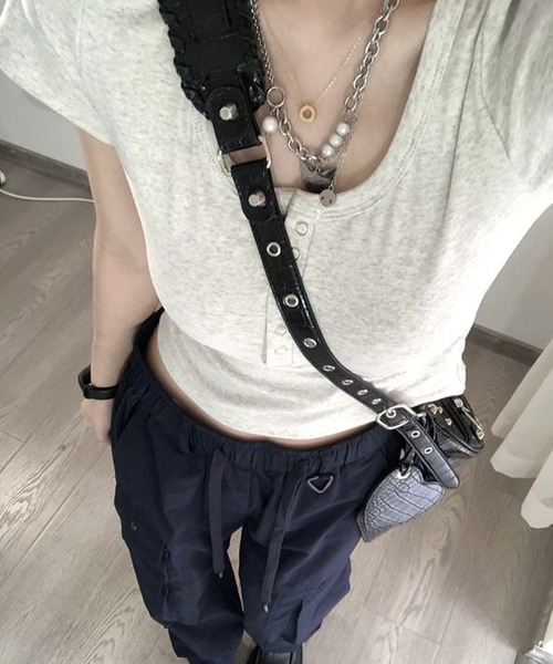 MEMECLE(メメクル)の「【 MEMECLE / メメクル 】ヘンリーネック シンプルトップス 半袖(Tシャツ/カットソー・レディース・ホワイト/グレー/ブラック・SMALL/MEDIUM)」の1枚目の写真