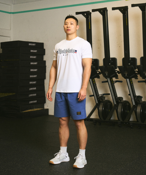 KHAKI GRADO（カーキグラド）の「K.A.G レイヤードフレイムロゴマッスルドレギュラーフィット半袖Tシャツ（ホワイト）（Tシャツ/カットソー・メンズ・その他・MEDIUM/LARGE/X-LARGE/XX-LARGE/SMALL）」の3枚目の写真