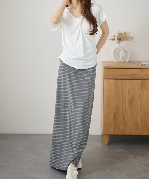DAYRA(デイラ)の「Vネック ツイスト サイド ギャザー 半袖 カットソー(Tシャツ/カットソー・レディース・ホワイト/ライトブルー/ブラック/パープル/グレー・FREE)」の21枚目の写真