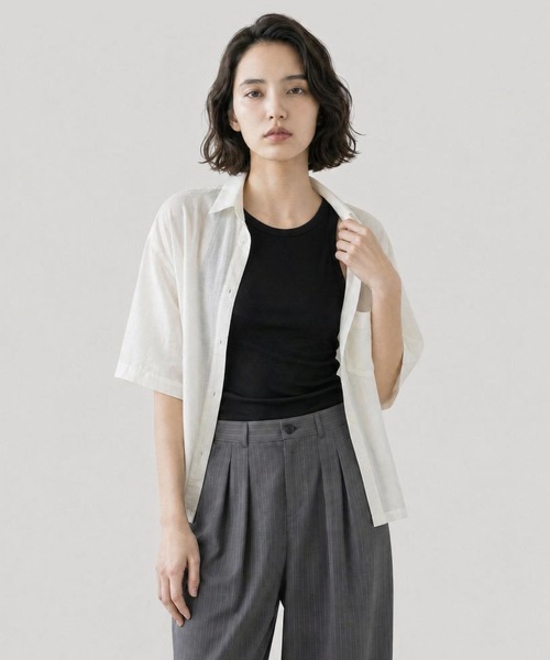 GLOBAL WORK（グローバルワーク）の「シルキータッチシアーシャツ5分袖/636672（シャツ/ブラウス・レディース・オフホワイト/チャコールグレー/カーキ/ブルー・LARGE/MEDIUM）」の9枚目の写真