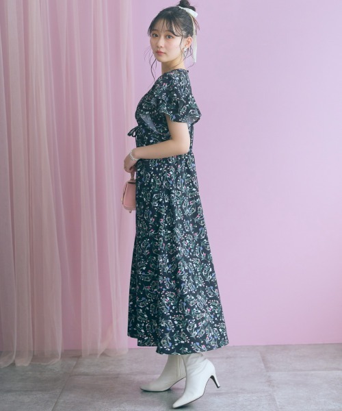 marun(マルン)の「センタードロストフラワープリントワンピース <大きいサイズ有>marun(ワンピース・レディース・ブラック系/ホワイト系・5L/4L/3L/LL/L/M)」の22枚目の写真