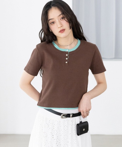 RAGEBLUE(レイジブルー)の「バイカラー/レイヤードヘンリーネックミニTシャツ(Tシャツ/カットソー・レディース・ブラウン/グレー/オフホワイト・FREE)」の1枚目の写真