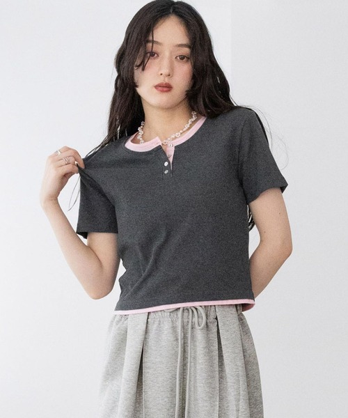 RAGEBLUE(レイジブルー)の「バイカラー/レイヤードヘンリーネックミニTシャツ(Tシャツ/カットソー・レディース・ブラウン/グレー/オフホワイト・FREE)」の3枚目の写真
