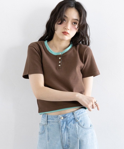 RAGEBLUE(レイジブルー)の「バイカラー/レイヤードヘンリーネックミニTシャツ(Tシャツ/カットソー・レディース・ブラウン/グレー/オフホワイト・FREE)」の16枚目の写真