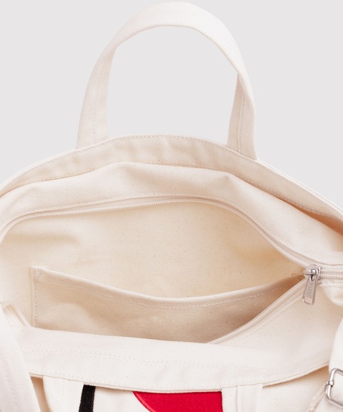 BAGGU（バグー）の「HORIZONTAL ZIP DUCK BAG　I LOVE NY（トートバッグ・レディース・アイボリー・FREE）」の3枚目の写真
