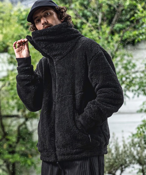 CAMBIO(カンビオ)の「mj11684-Short Micro Fur Volume Stand Neck Jacket ファースタンドネックジャケット(A73626cmb)(その他アウター・メンズ・チャコール/キナリ/ネイビー/ブラック・L/M/S)」の2枚目の写真