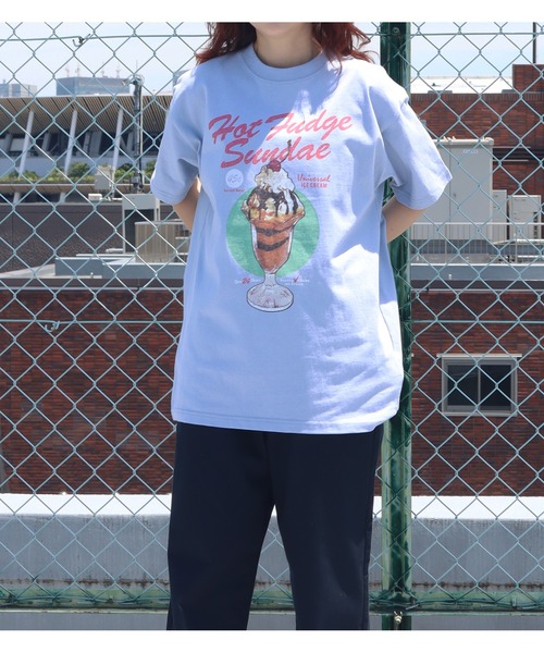 UNIVERSAL OVERALL（ユニバーサルオーバーオール）の「UNIVERSAL OVERALL / sundae SS TEE / サンデープリント半袖Tシャツ（Tシャツ/カットソー・メンズ・ブラック/サックスブルー/ホワイト・M/L）」の3枚目の写真