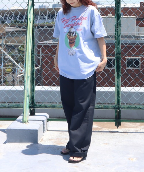 UNIVERSAL OVERALL（ユニバーサルオーバーオール）の「UNIVERSAL OVERALL / sundae SS TEE / サンデープリント半袖Tシャツ（Tシャツ/カットソー・メンズ・ブラック/サックスブルー/ホワイト・M/L）」の13枚目の写真