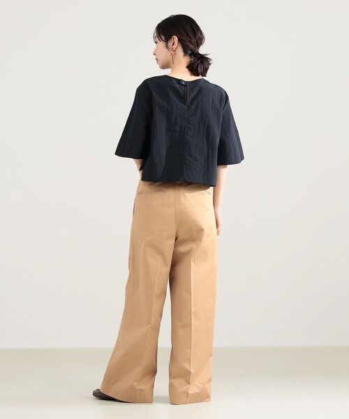 Demi-Luxe BEAMS（デミルクス ビームス）の「エディター東原妙子 × Demi-Luxe BEAMS / ライトウェイト プルオーバー[撥水加工]（シャツ/ブラウス・レディース・ブラック/モスグリーン/オフホワイト・ONE SIZE）」の5枚目の写真