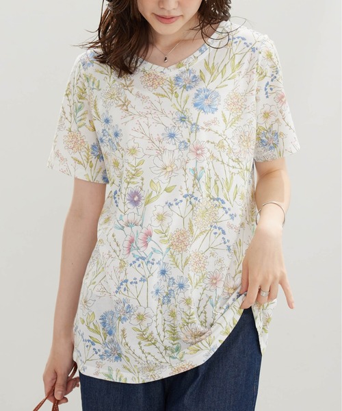 BELLUNA PLUS(ベルーナ)の「美人顔シルエット綿混プリントチュニック(チュニック・レディース・アイボリー系/ブルー系/セージグリーン・LARGE/MEDIUM/X-LARGE)」の2枚目の写真