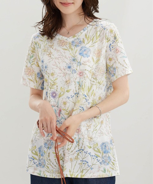 BELLUNA PLUS(ベルーナ)の「美人顔シルエット綿混プリントチュニック(チュニック・レディース・アイボリー系/ブルー系/セージグリーン・LARGE/MEDIUM/X-LARGE)」の5枚目の写真