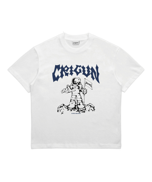 CRIGUN(クリガン)の「ASTRONAUT GRAPHIC TEE (3color)(Tシャツ/カットソー・レディース・ブラック/チャコール/ホワイト・X-LARGE/MEDIUM/LARGE)」の4枚目の写真