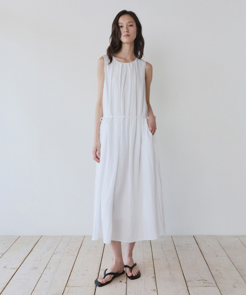 YEARNING(イヤニング)の「SHIRRING LONG SLEEVELESS DRESS, WHITE(ワンピース・レディース・その他・FREE)」の1枚目の写真