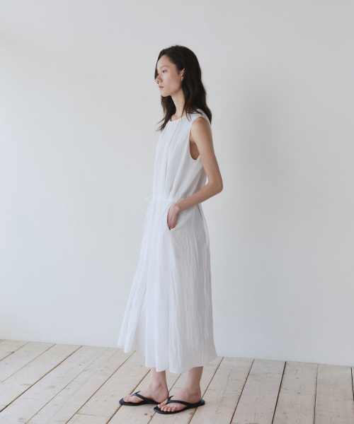 YEARNING(イヤニング)の「SHIRRING LONG SLEEVELESS DRESS, WHITE(ワンピース・レディース・その他・FREE)」の2枚目の写真