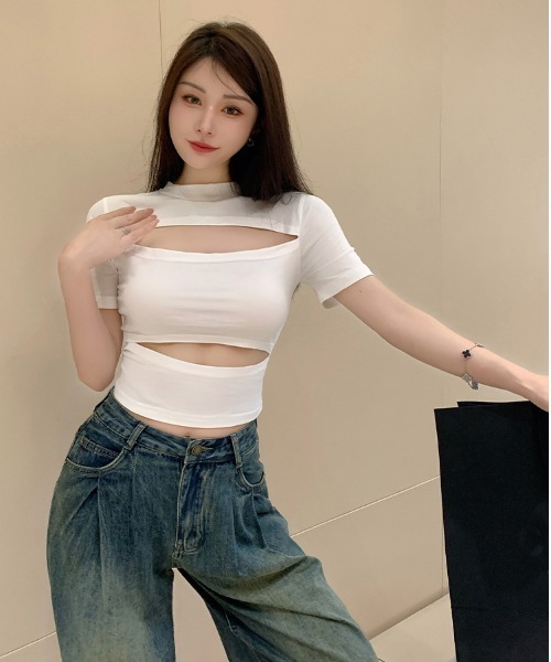 semuse(セミューズ)の「カットアウトTシャツ(Tシャツ/カットソー・レディース・ホワイト/ブラック・FREE)」の4枚目の写真