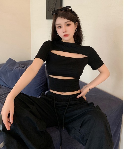 semuse(セミューズ)の「カットアウトTシャツ(Tシャツ/カットソー・レディース・ホワイト/ブラック・FREE)」の14枚目の写真