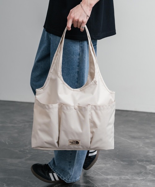 THE NORTH FACE(ザノースフェイス)の「THE NORTH FACE WHITE LABEL WL TRIG BAG ナイロンデニムワンポイントロゴショルダートートバッグ(トートバッグ・メンズ・ブラック/ブルー/クリーム・FREE)」の2枚目の写真