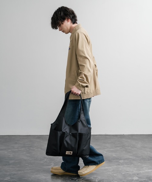 THE NORTH FACE(ザノースフェイス)の「THE NORTH FACE WHITE LABEL WL TRIG BAG ナイロンデニムワンポイントロゴショルダートートバッグ(トートバッグ・メンズ・ブラック/ブルー/クリーム・FREE)」の7枚目の写真