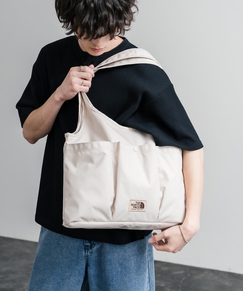 THE NORTH FACE(ザノースフェイス)の「THE NORTH FACE WHITE LABEL WL TRIG BAG ナイロンデニムワンポイントロゴショルダートートバッグ(トートバッグ・メンズ・ブラック/ブルー/クリーム・FREE)」の11枚目の写真
