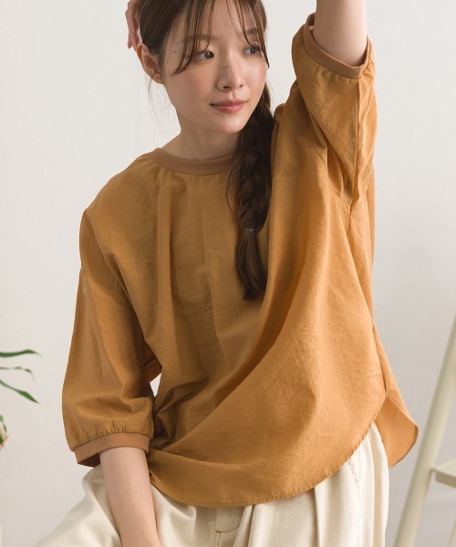 OMNES(オムネス)の「シルキークレープバックタック5分袖Tブラウス(シャツ/ブラウス・レディース・アイボリー/ライトブラウン/ブラック・FREE)」の1枚目の写真