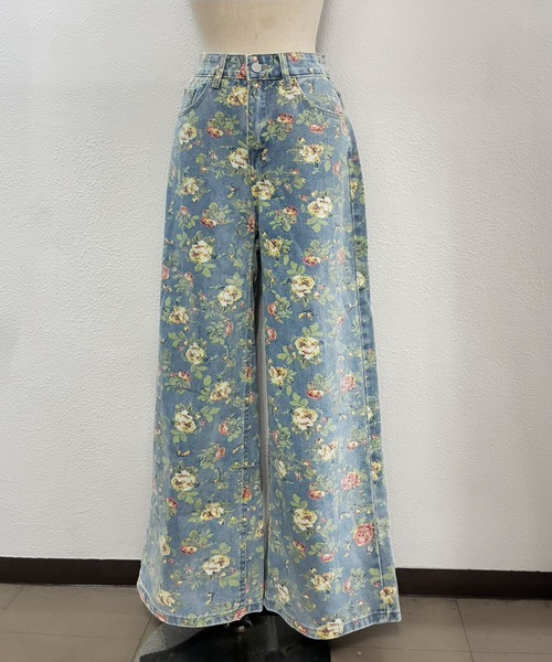 core core(コアコア)の「大花柄プリントデニムワイドパンツ(デニムパンツ・レディース・ライトブルー・M/S/L)」の5枚目の写真