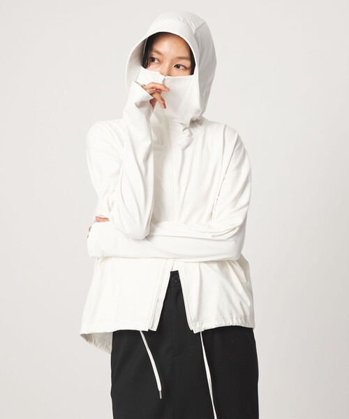 green label relaxing(グリーンレーベルリラクシング)の「【WEB限定】<at ease>ドロスト カットソー パーカー UVカット 接触冷感 遮熱(パーカー・レディース・ホワイト・FREE)」の1枚目の写真