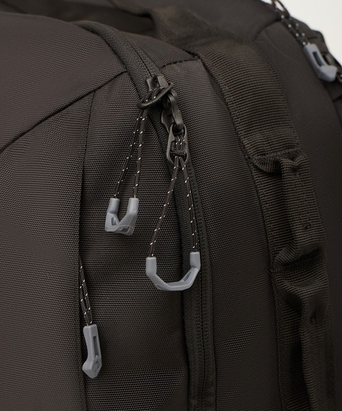 EagleCreek(イーグルクリーク)の「EagleCreek/イーグルクリーク ツアーライト トラベルパック 28L(バックパック/リュック・メンズ・ブラック/グリーン・FREE)」の8枚目の写真