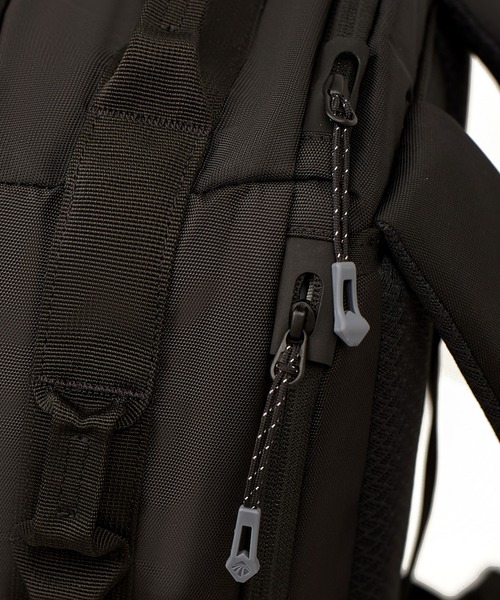 EagleCreek(イーグルクリーク)の「EagleCreek/イーグルクリーク ツアーライト トラベルパック 28L(バックパック/リュック・メンズ・ブラック/グリーン・FREE)」の9枚目の写真
