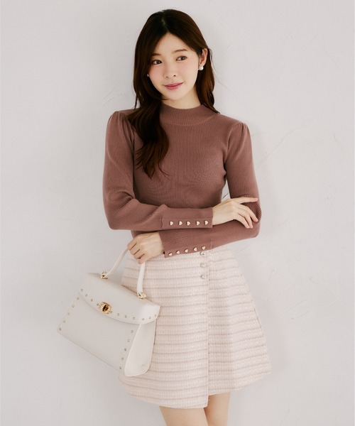 tocco closet(トッコ クローゼット)の「ビジュー飾り釦ラップツイードミニスカート(スカート・レディース・アイボリー/ピンクベージュ・M)」の4枚目の写真