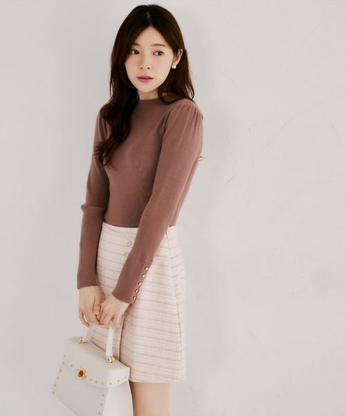 tocco closet(トッコ クローゼット)の「ビジュー飾り釦ラップツイードミニスカート(スカート・レディース・アイボリー/ピンクベージュ・M)」の5枚目の写真