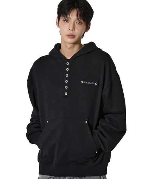Openyard(オープンヤード)の「『Openyard/オープンヤード』RIVET HENLEY HOODIE/リベットヘンリーフーディーパーカー(パーカー・メンズ・グレー/ブラック・M/L)」の1枚目の写真