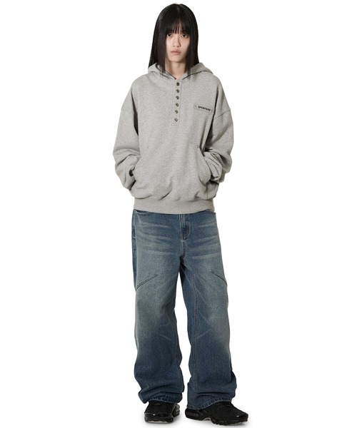 Openyard(オープンヤード)の「『Openyard/オープンヤード』RIVET HENLEY HOODIE/リベットヘンリーフーディーパーカー(パーカー・メンズ・グレー/ブラック・M/L)」の9枚目の写真