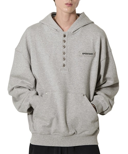 Openyard(オープンヤード)の「『Openyard/オープンヤード』RIVET HENLEY HOODIE/リベットヘンリーフーディーパーカー(パーカー・メンズ・グレー/ブラック・M/L)」の4枚目の写真