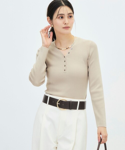 NOLLEY’S Sophi(ノーリーズソフィ)の「《手洗い可能》シルクカシミヤ混Vヘンリーリブプルオーバー(ニット/セーター・レディース・オフホワイト/ブラック/ベビーピンク/ベージュ・38)」の3枚目の写真
