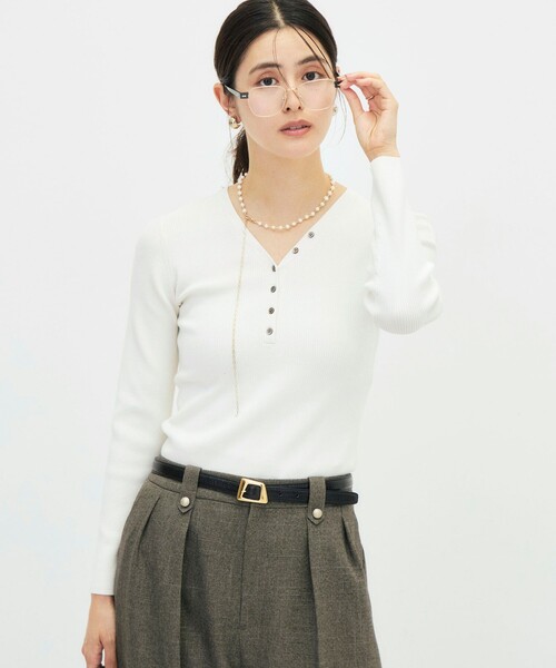 NOLLEY’S Sophi(ノーリーズソフィ)の「《手洗い可能》シルクカシミヤ混Vヘンリーリブプルオーバー(ニット/セーター・レディース・オフホワイト/ブラック/ベビーピンク/ベージュ・38)」の1枚目の写真