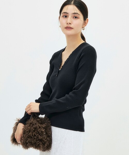 NOLLEY’S Sophi(ノーリーズソフィ)の「《手洗い可能》シルクカシミヤ混Vヘンリーリブプルオーバー(ニット/セーター・レディース・オフホワイト/ブラック/ベビーピンク/ベージュ・38)」の13枚目の写真