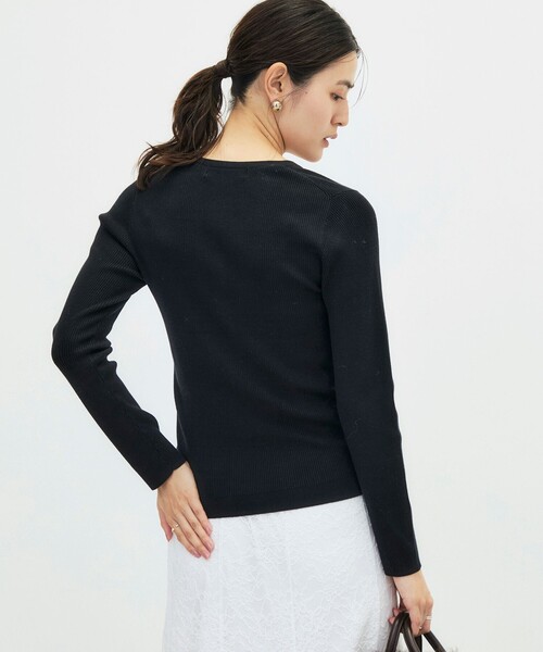NOLLEY’S Sophi(ノーリーズソフィ)の「《手洗い可能》シルクカシミヤ混Vヘンリーリブプルオーバー(ニット/セーター・レディース・オフホワイト/ブラック/ベビーピンク/ベージュ・38)」の14枚目の写真