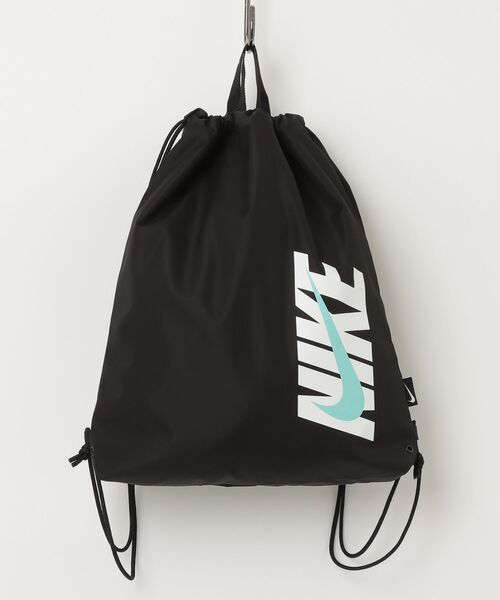 NIKE(ナイキ)の「【NIKE】ナイキ SS26 ドローストリング プールバッグ(バックパック/リュック・レディース・ブラック×ホワイト・FREE)」の1枚目の写真