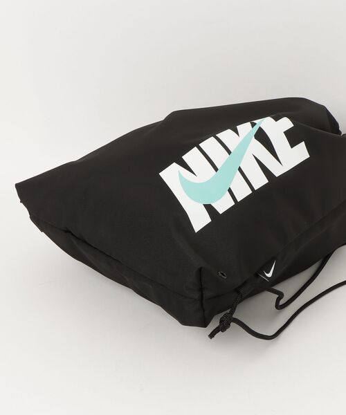 NIKE(ナイキ)の「【NIKE】ナイキ SS26 ドローストリング プールバッグ(バックパック/リュック・レディース・ブラック×ホワイト・FREE)」の3枚目の写真