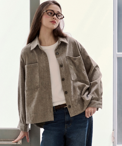 LUSIDA（ルシダ）の「ベロア オーバーサイズ シャツジャケット_2 Colors（シャツ/ブラウス・レディース・ベージュ/ネイビー・FREE）」の5枚目の写真