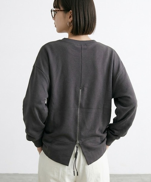 CRB(シーアールビー)の「バックジップ付デザイントップス(Tシャツ/カットソー・レディース・ブラック/オフホワイト/チャコール・F)」の1枚目の写真