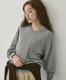 アイレットニットVネックプルオーバー