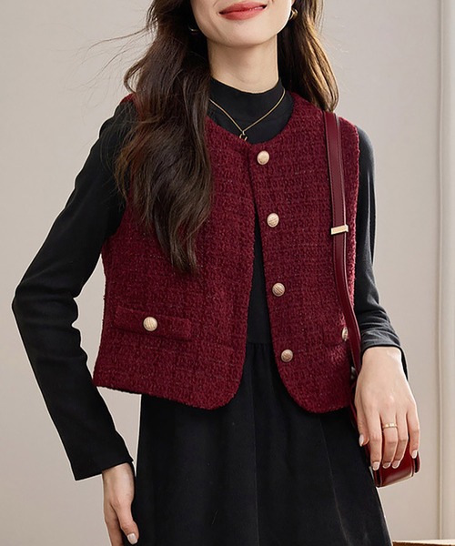 Doux Belle（ドゥーベル）の「ツイード調金ボタンノーカラーベスト（ベスト・レディース・レッド・X-LARGE/LARGE/MEDIUM）」の3枚目の写真