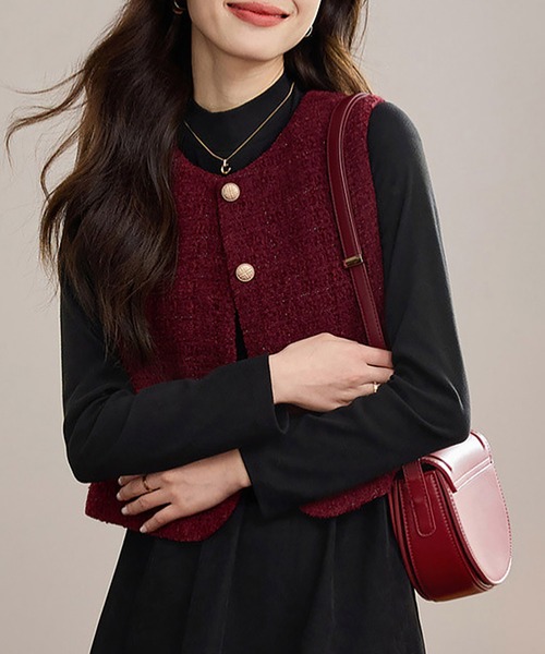 Doux Belle（ドゥーベル）の「ツイード調金ボタンノーカラーベスト（ベスト・レディース・レッド・X-LARGE/LARGE/MEDIUM）」の9枚目の写真