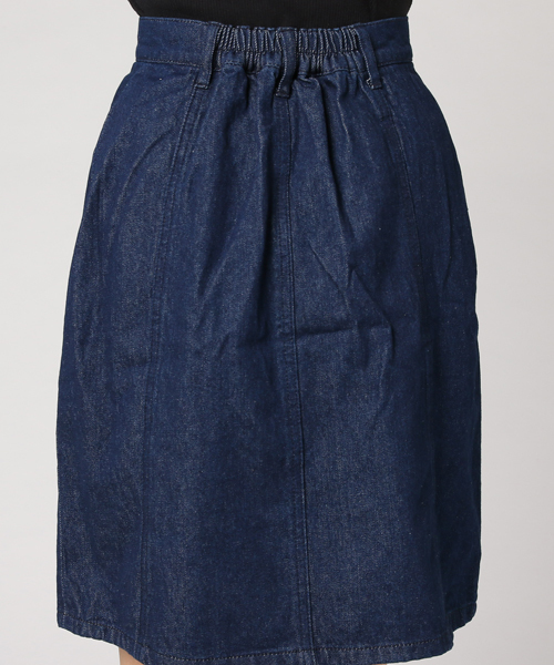 earth music&ecology（アースミュージックアンドエコロジー）の「・フロント釦デニムスカート（デニムスカート・レディース・インディゴブルー/ダークインディゴブルー・M/S）」の8枚目の写真