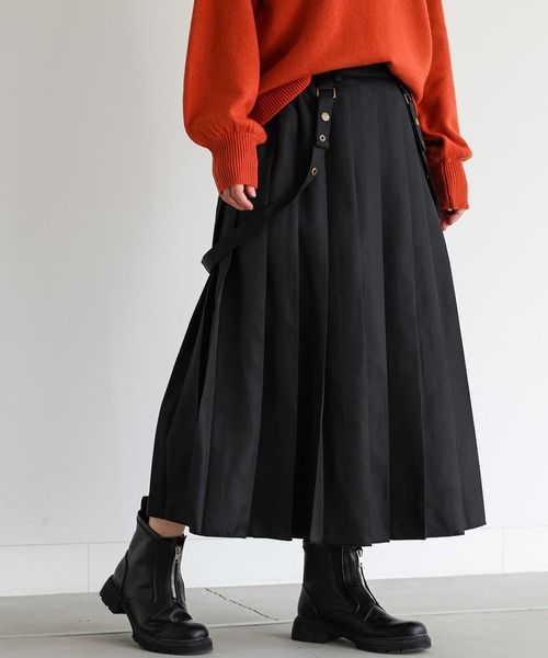 osharewalker（オシャレウォーカー）の「『サス付きプリーツスカート』（スカート・レディース・グリーン/グレー/ブラック/レッド/ベージュ/ライトグレー・FREE）」の2枚目の写真